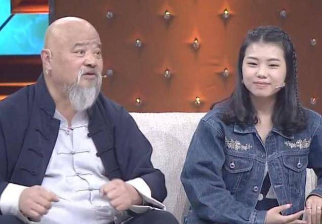 68岁老戏骨李琦在铁硼下打鼓,眼球凸腹部圆滚,不到50秒就大喘气_东北