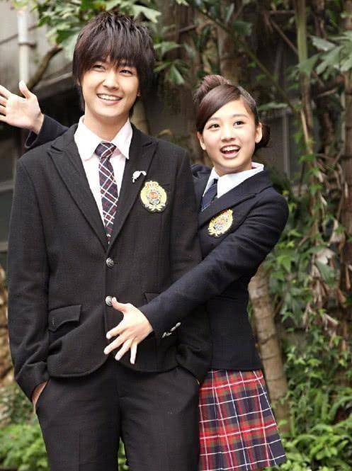 十年前的炎亚纶有多青涩,看了他与鬼鬼的合照,简直就是甜蜜暴击_组合