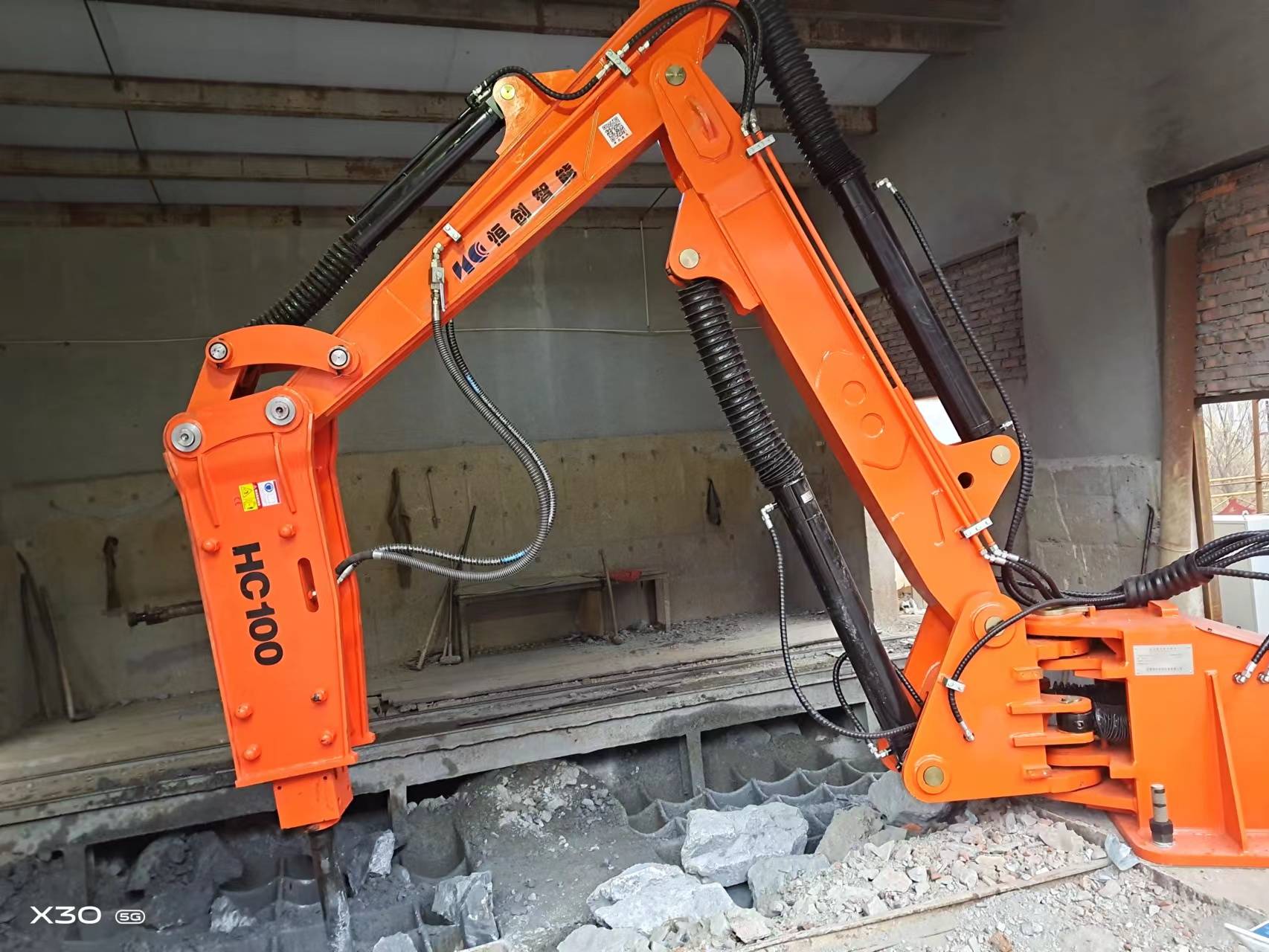 固定式液压碎石机金属矿山应用_山格_石块_机械