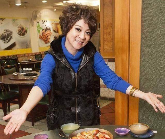 大美女封面歌手,力压林志玲成最受欢迎约会对象,如今这样了_王彩桦