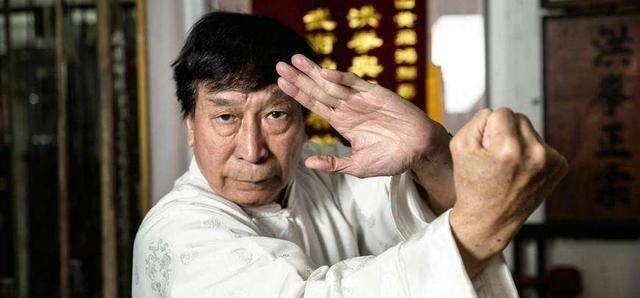 成龙42年前的电影,原来藏有这么多武术高手,周星驰都邀请他们_洪金宝