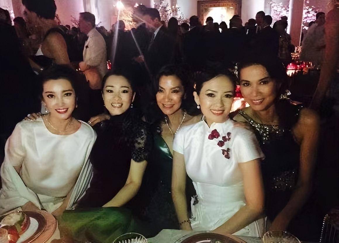 两次合作经历,章子怡出席活动大赞杨紫琼,获奖第一时间送上祝福