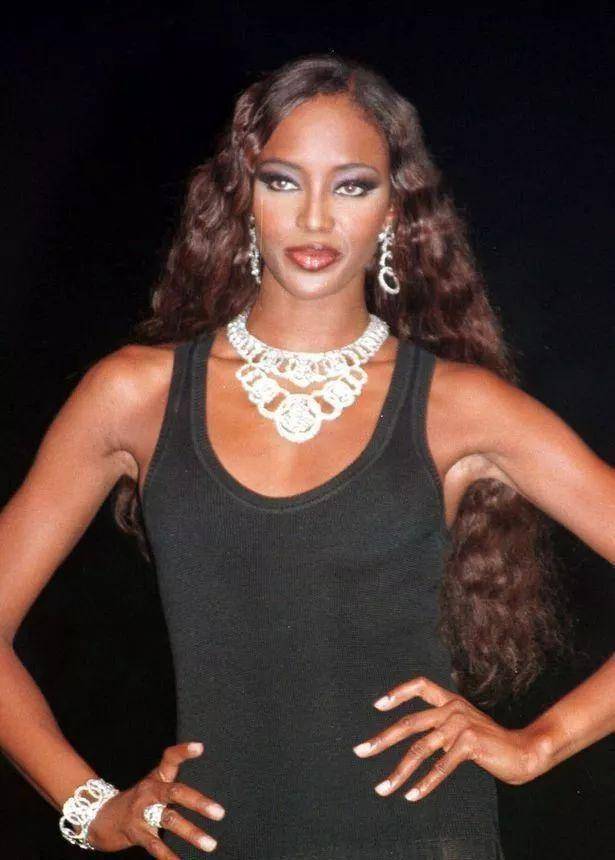 她曾交过近四十任男友,从不缺男人!_naomi_事业_黑人