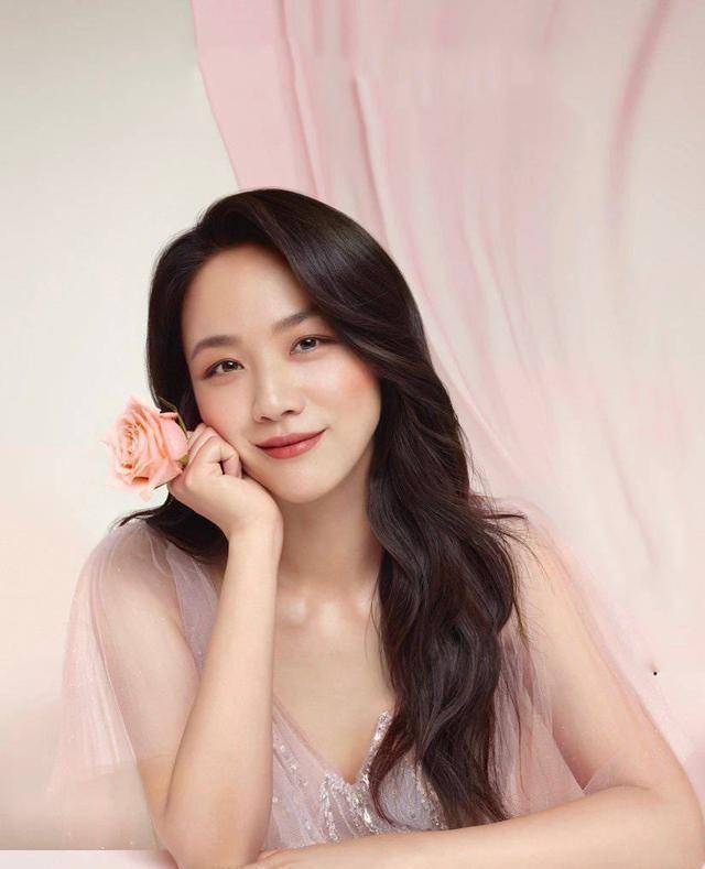 熟悉汤唯的都知道,十几年前的她跟现在比起来根本就没有什么变化,婚后