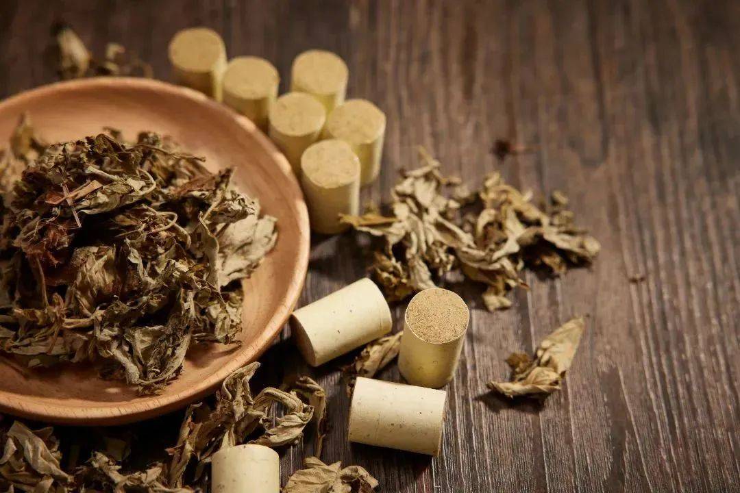 冬病夏治三伏灸,艾灸养生正当时——三伏灸火热预约中!