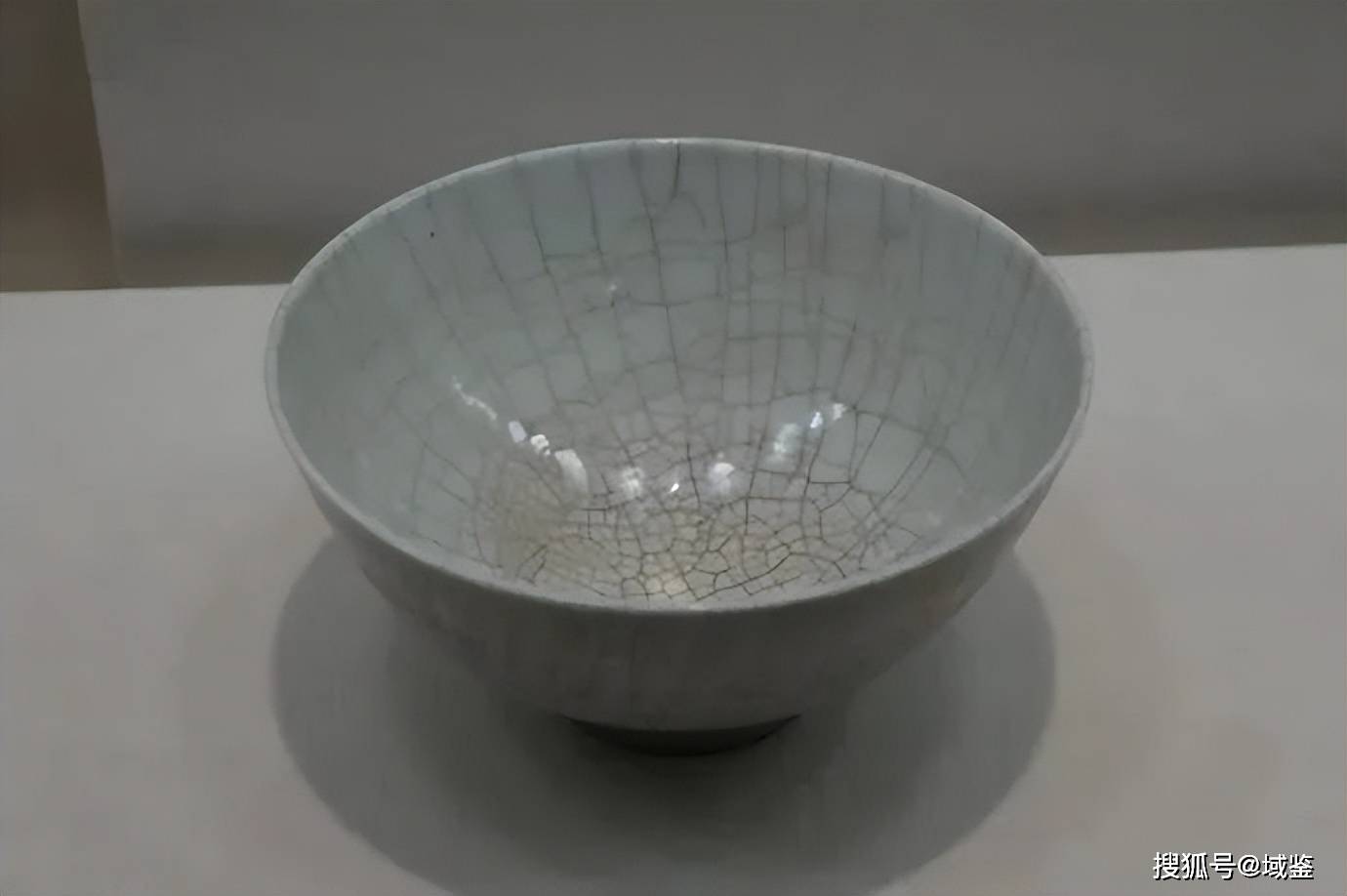 重现古器精魂！明清仿“哥釉瓷”，谁更技高一筹？_瓷器_造型_乾隆