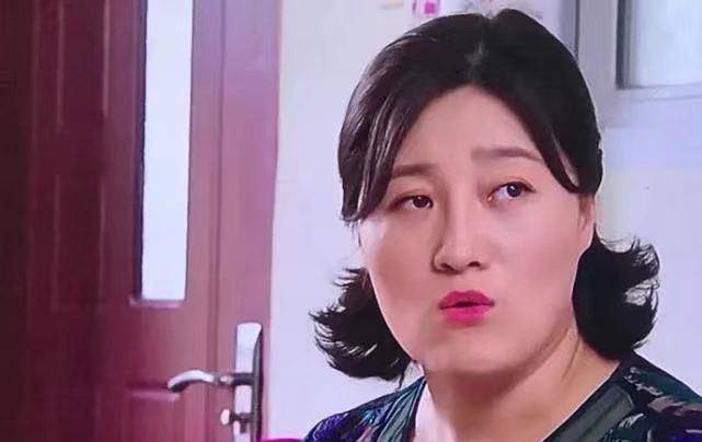 本山传媒演员王云,自曝还不上每月5万房贷,网友这是什么房子?