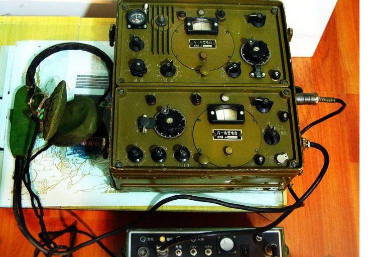 微型发报机此时苏英华却已经从震惊转为愤怒了.