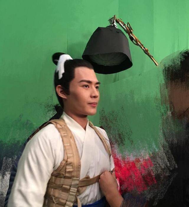 给唐嫣送水果,没想到后来被她签下,力捧成为男主_于济玮_角色_年级