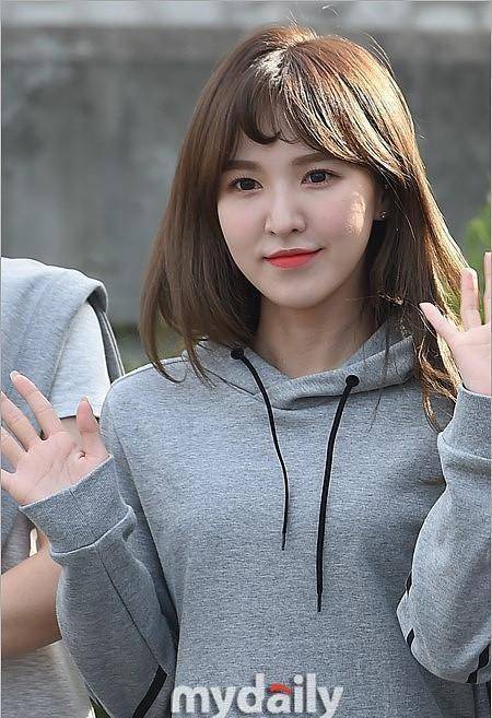 sbs针对redvelvet成员wendy受伤一事做出回应_楼梯_黑暗_舞台