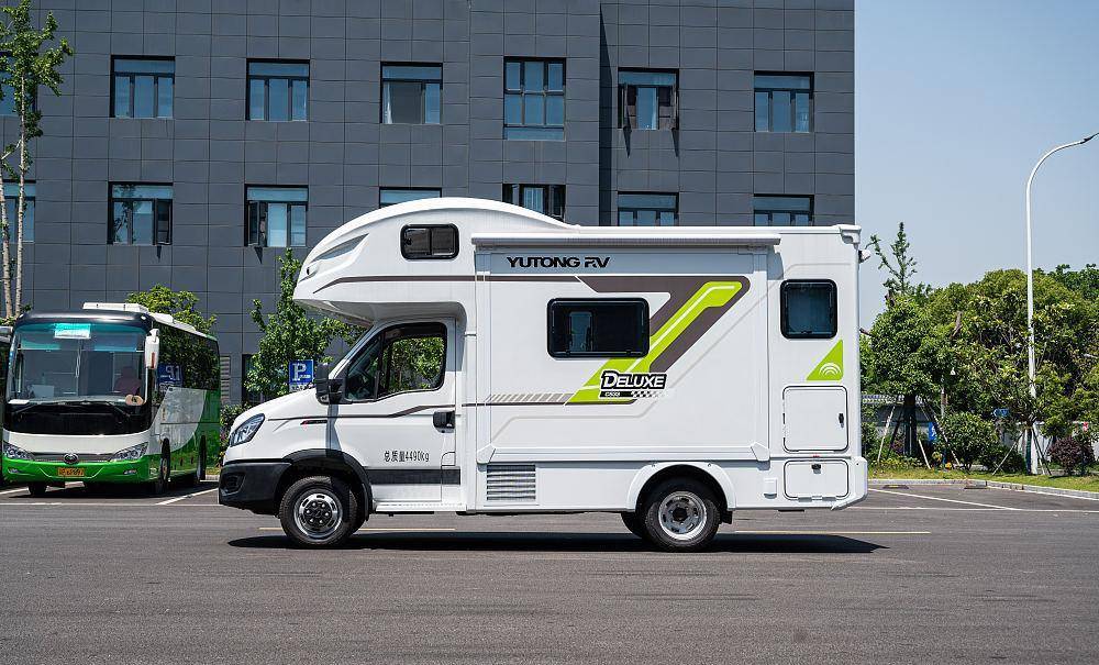 豪华与实用性完美融合,大厂品牌保证品质,宇通c533双拓展房车_搜狐