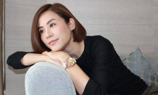 她和古天乐二十年后再次一起搭戏,至今49岁未婚,依旧期待爱情_宣萱