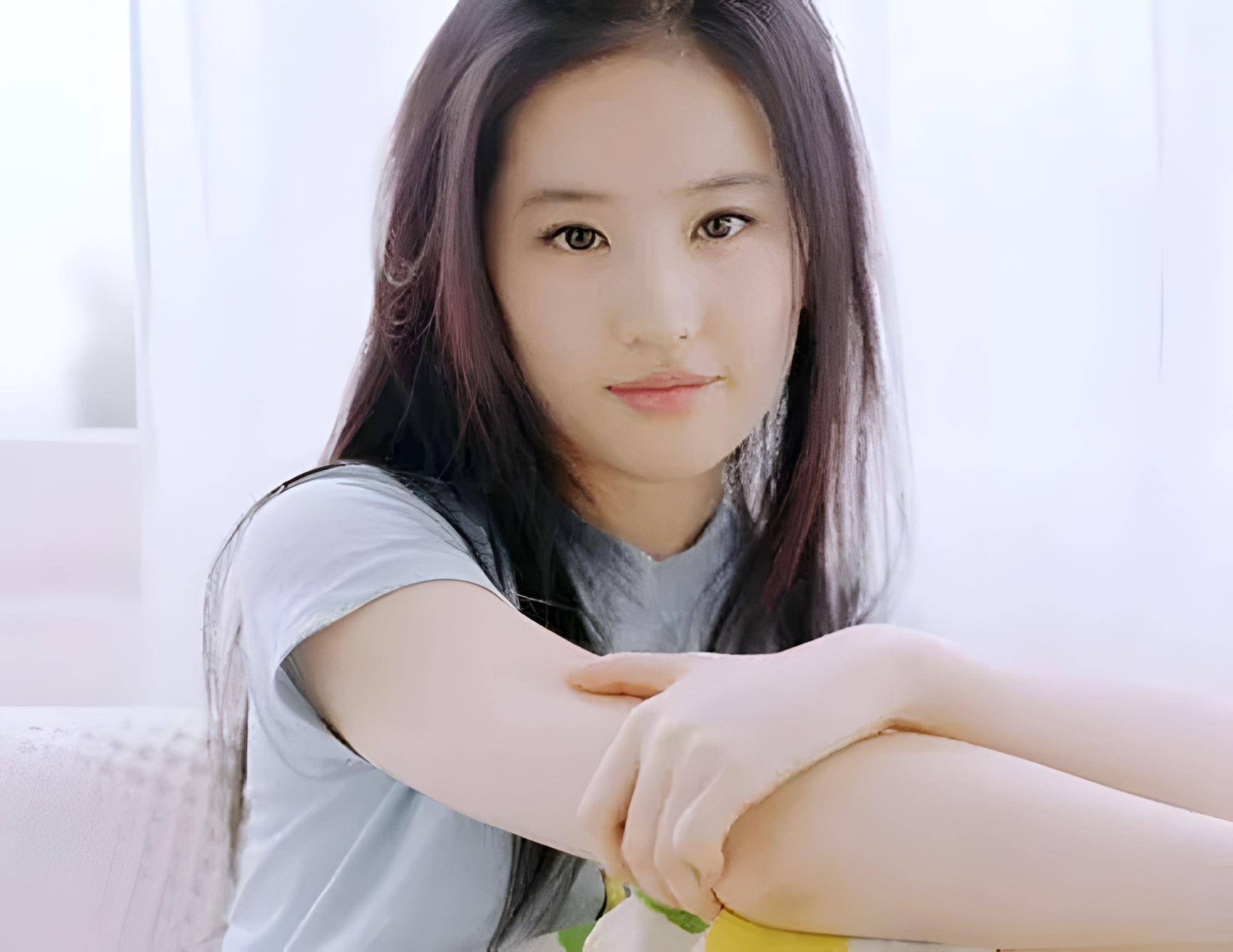 刘亦菲爆读书时没人追照片发出后,网友表示心里想想都是一种亵渎