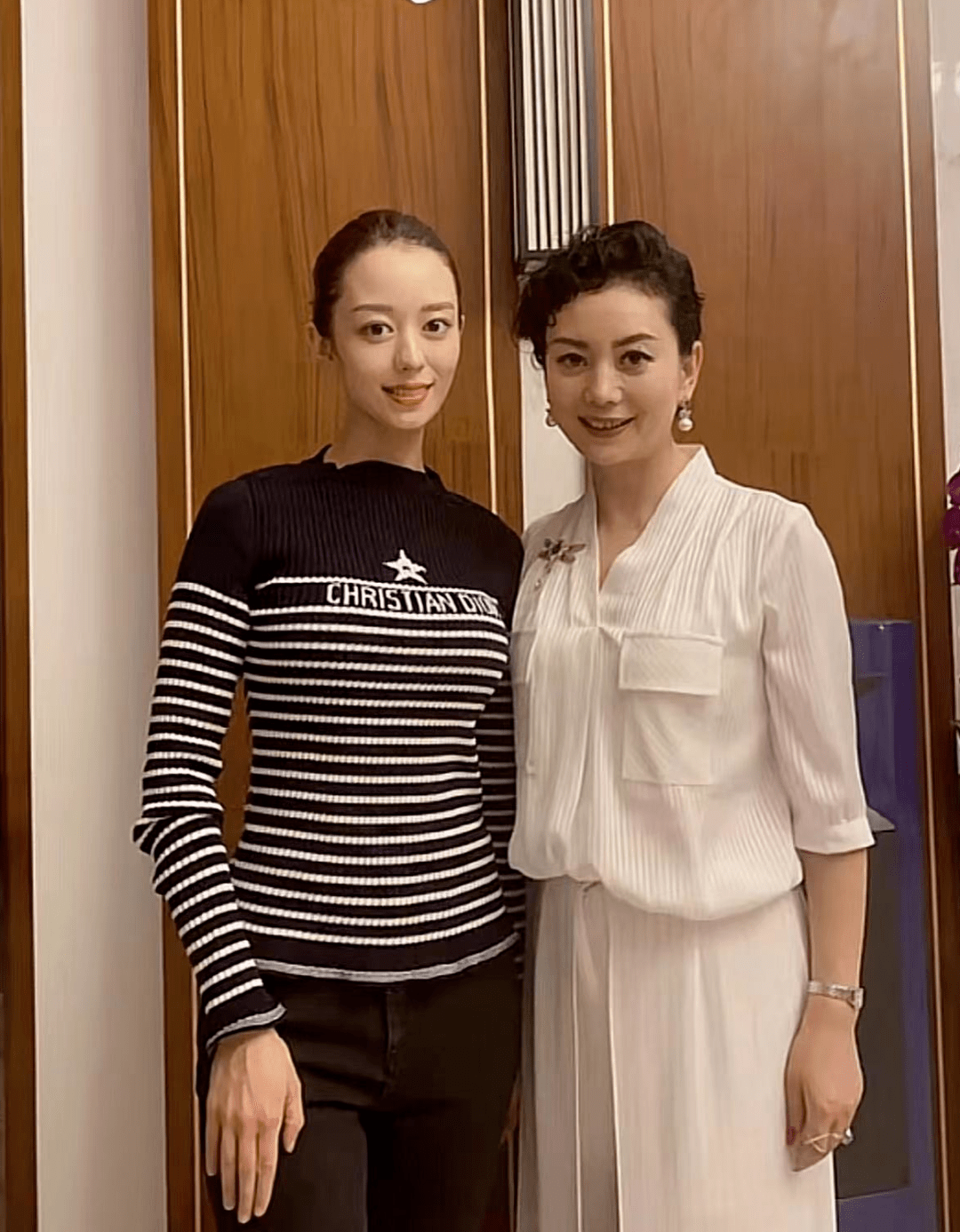 朱军老婆52岁就很好!