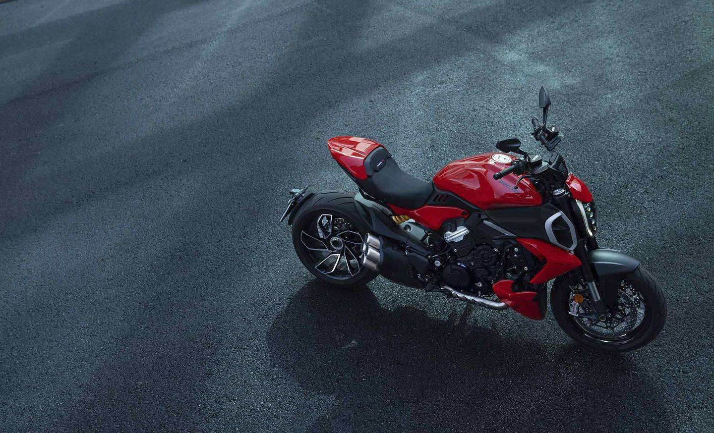 速度与激情,杜卡迪23款diavel v4,独具特色的豪华运动重机