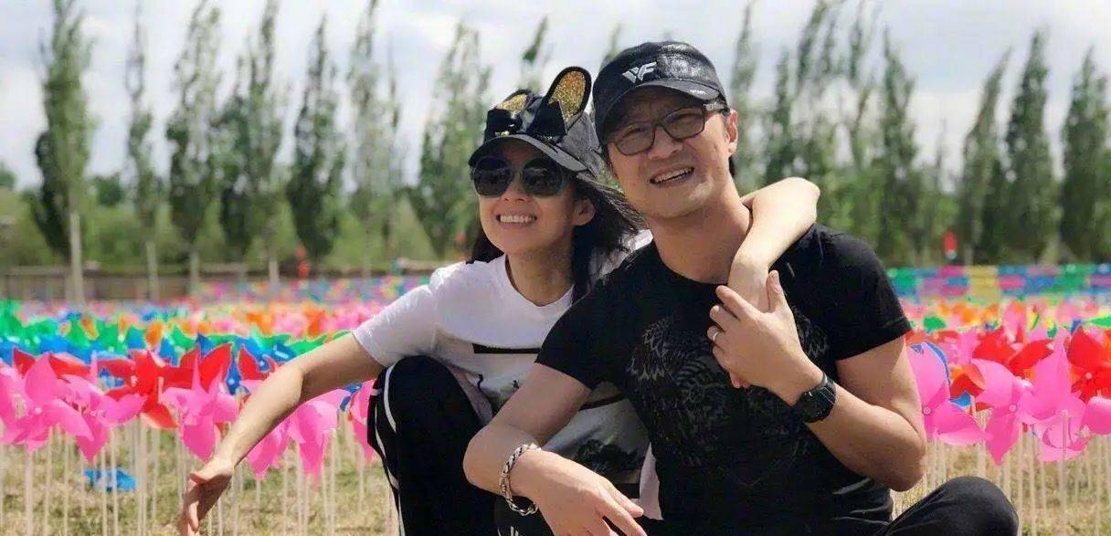 汪峰一家五口同框,小苹果只露了一个脸,章子怡抱儿子一脸开心_葛荟婕