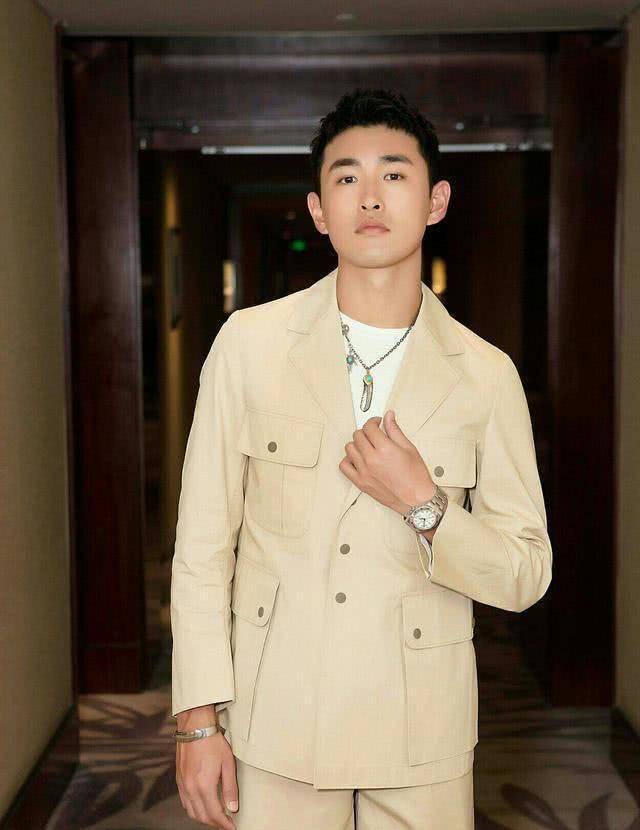 笑点一:王彦霖落下陈立农,开车出去买菜系列.陈立农:今天一定很happy!