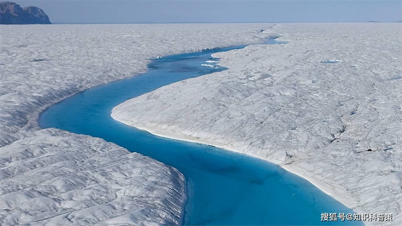 南极洲有一条河流,巨大的瀑布和鲜花盛开_流动_人们_冰川