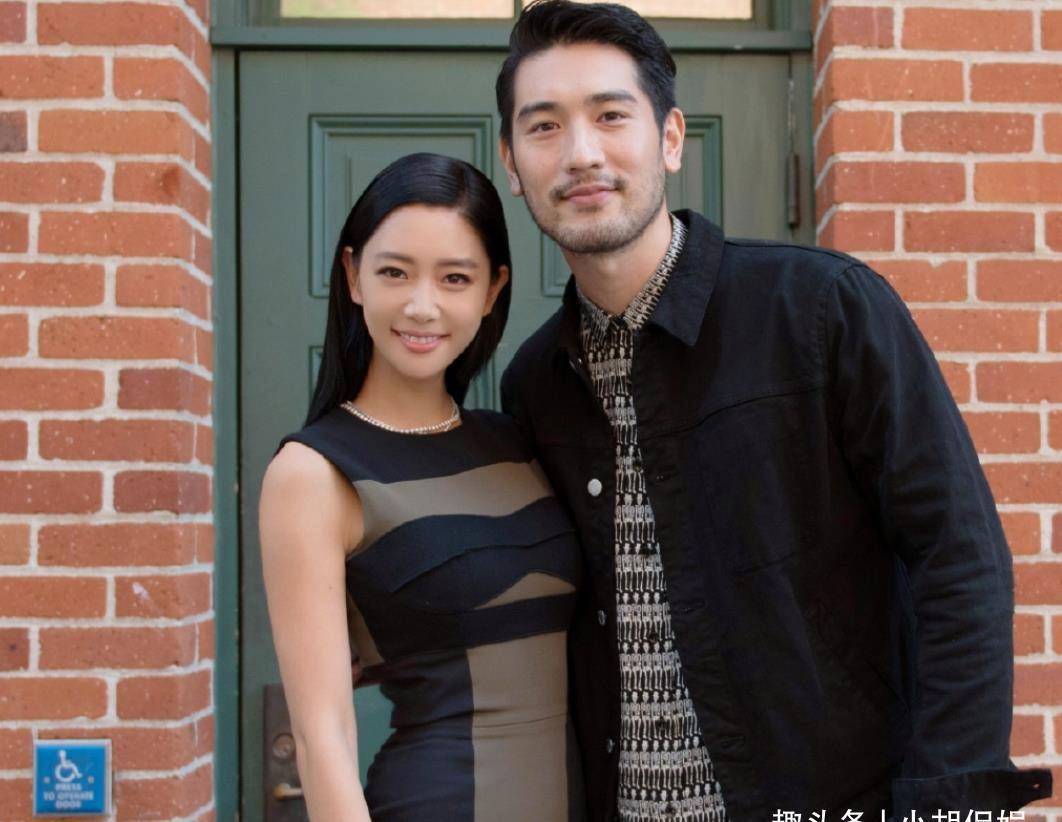 在《唐探3》中出现的摩托艇美女,原来是宅男女神_克拉拉_中国_作品