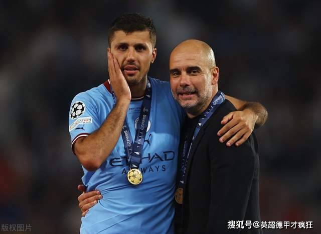 瓜帅见老板曼苏尔尽显名士风流!训练裤系绳都兴奋成冠军流苏了!