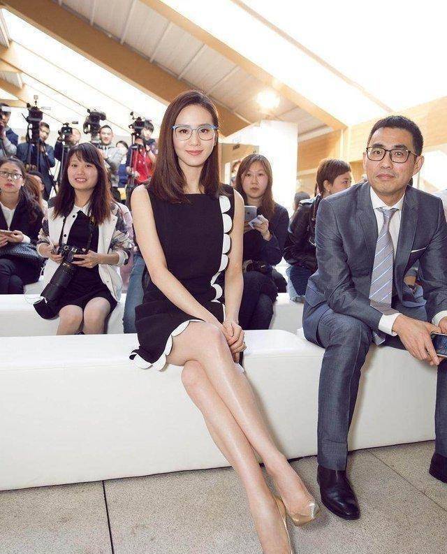 王祖贤现身好慵懒,美岐坐姿很家常,热巴和谢娜真"爷们"_杨幂_女神
