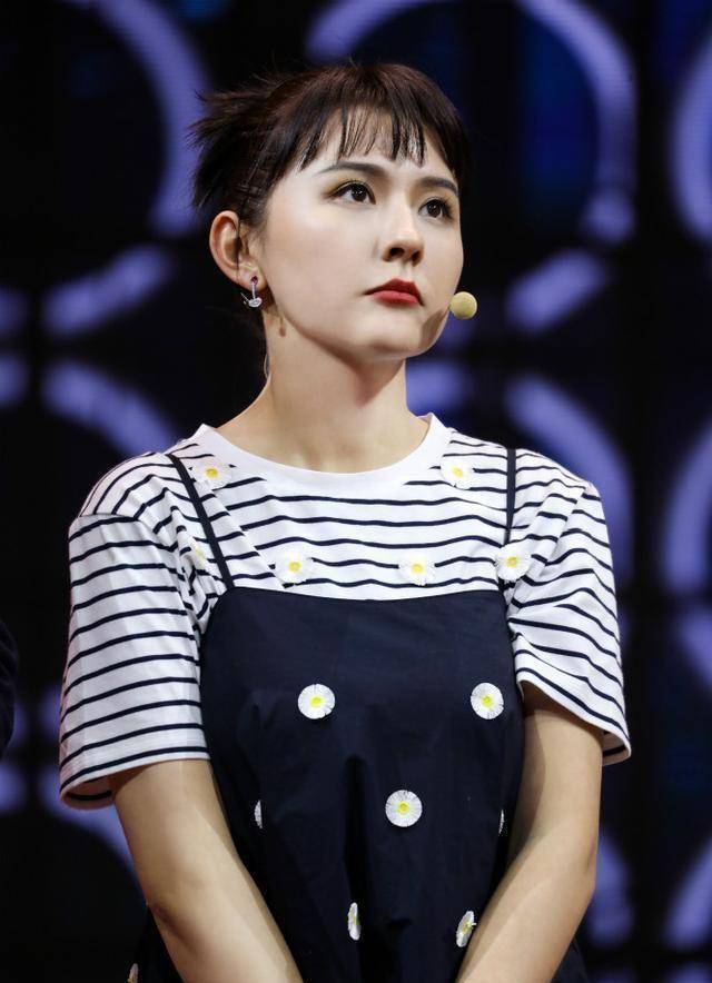 土气"李水花"终逆袭,热依扎录节目叠穿条纹衫,美成时髦辣妈_造型_基础