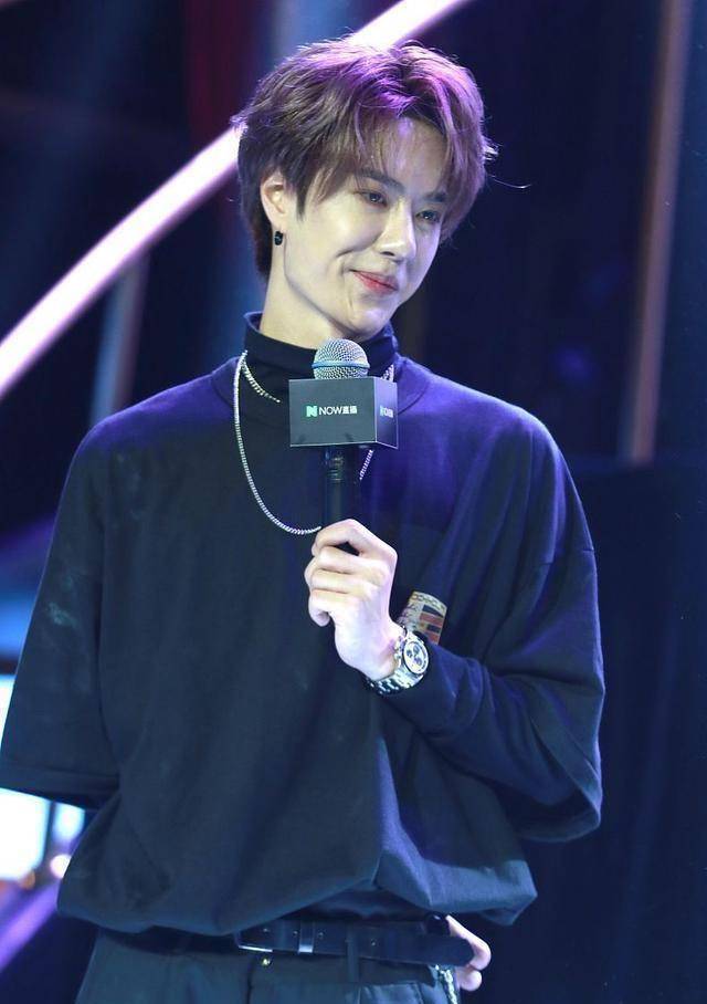 王一博一改高冷人设,变得开朗了起来!_罗西_赛车_偶像