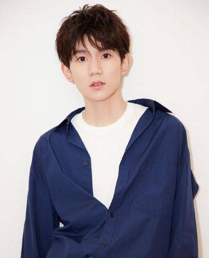 王源腹肌上热搜,易烊千玺腹肌同样霸气,网友:只差王俊凯!