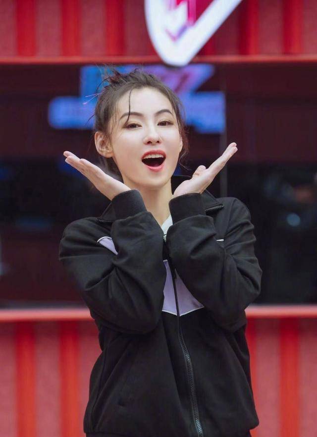 王霏霏成为张柏芝的舞蹈教练,张柏芝夸王霏霏厉害_向华强_黄晓明_因为