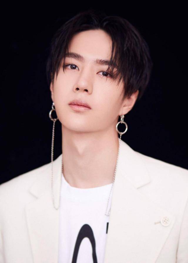 王一博没有人能夺走你的远方_少年_男孩子_鲜肉