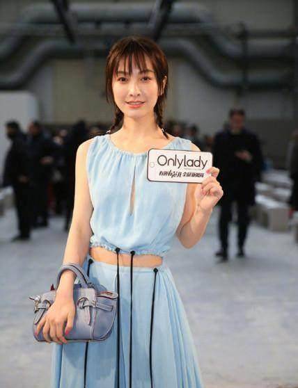 吴昕晒米兰时装美照,其中一张照片招惹沈腾说她懒,吴昕霸气回应