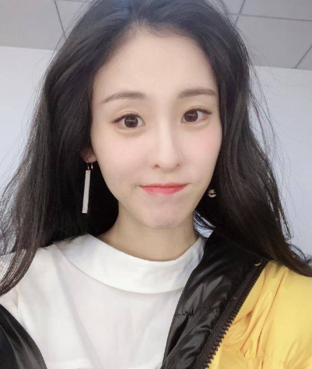 王丽坤红毯比美,风格迥异大不同,最后一位没认出来_张雪迎_张慧雯_张