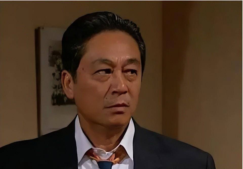 王馨平30天内痛失父亲王羽和舅舅曾江,今又被曝确诊,她的命真苦