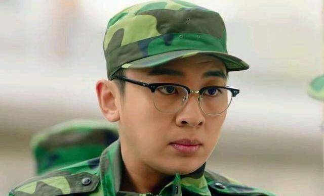 魏健隆晒与张一山的合照,原来"辛夷"与秋水真的是同学_照片_毕业_北影