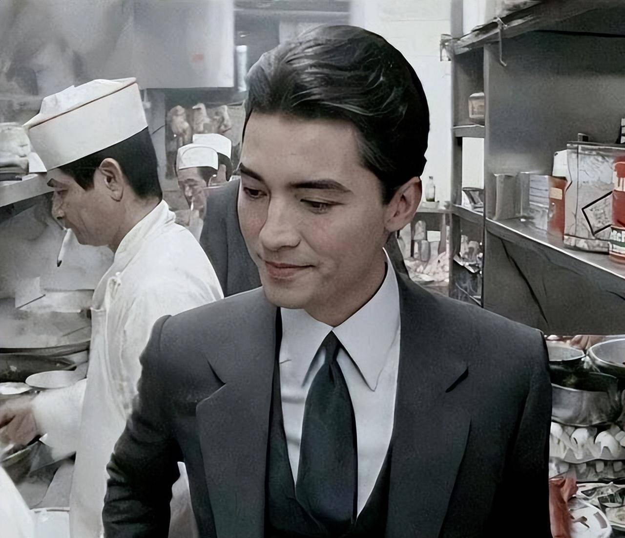 尊龙一生风度翩翩,70岁白发依旧美丽高贵,晚年也不觉得胖_发型_头发