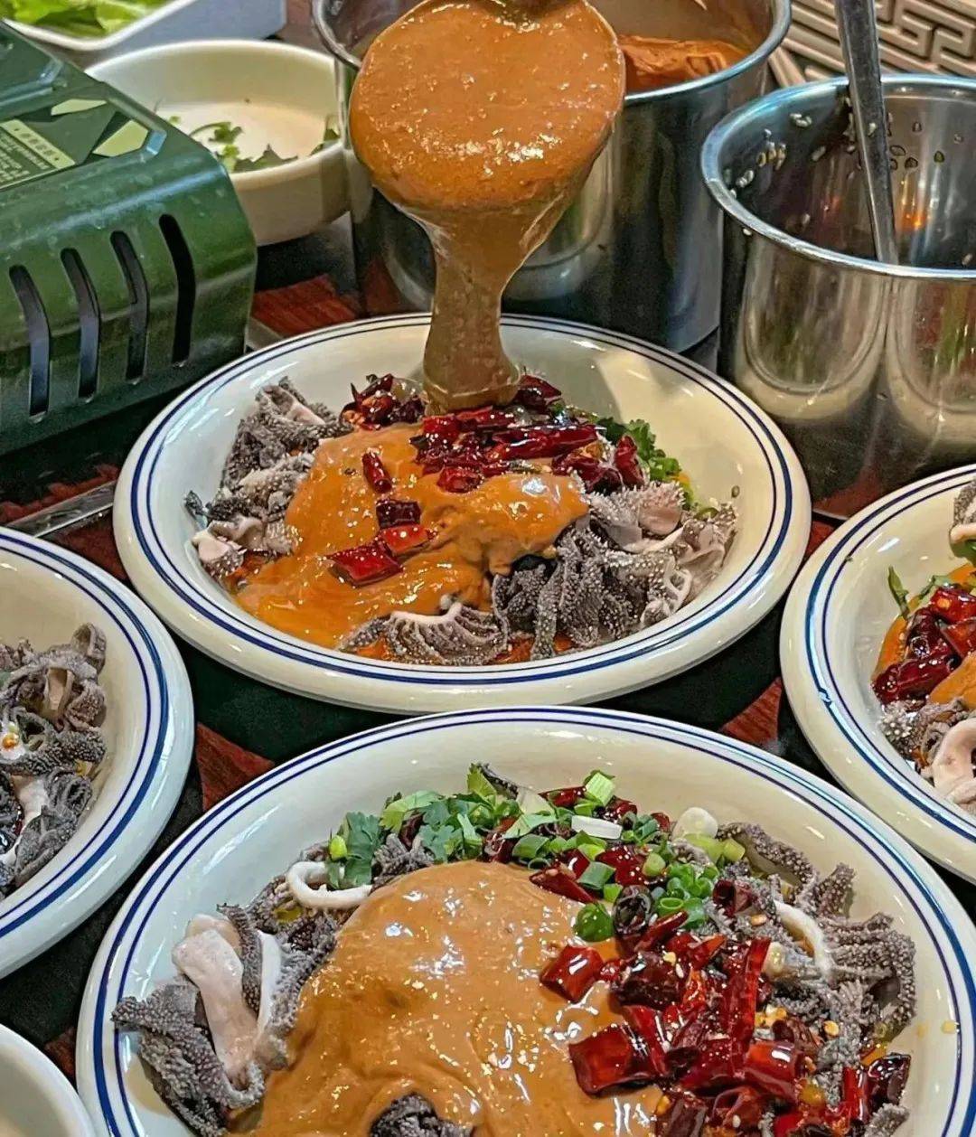 老北京三件套里最香的爆肚,还得认准这几家店!_芝麻酱_部位_地道