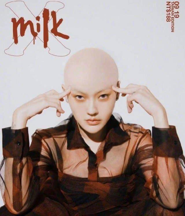 同时,带着牙套的小s拆掉牙套后