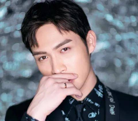 杨幂旗下的五个男艺人_小时候_观众_印象
