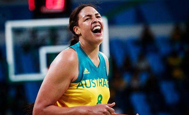 女版奥尼尔,身高2米03重240斤,嫌弃打球挣得少,32岁入家庭行业_贝奇