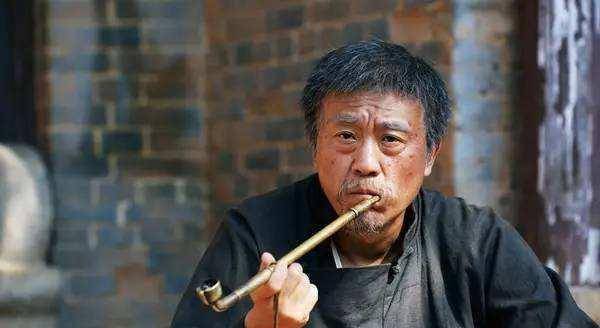 演员何冰"晚节不保",《后浪》演讲惹争议,网友对他人身攻击_视频_年轻