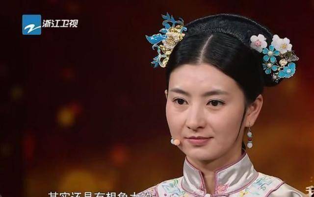 值得一提的是这次章子怡在观看王媛可杨蓉斓曦表演《后宫》这段戏的