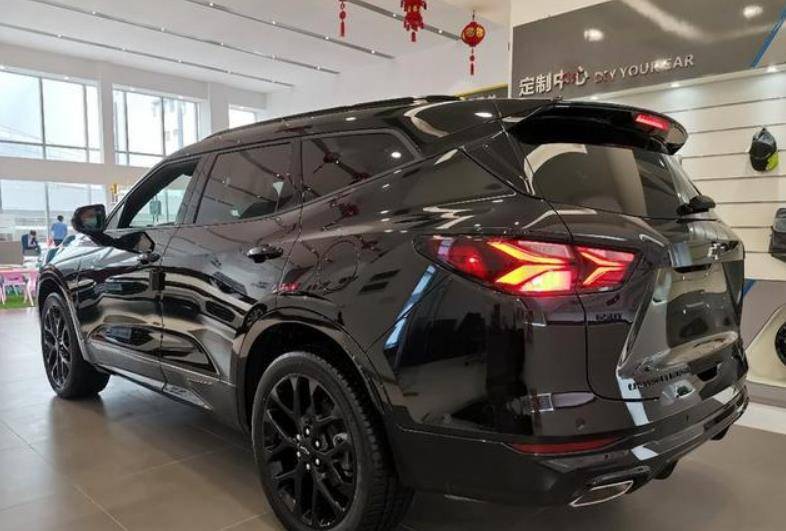 雪佛兰开拓者亮相店内,"黑武士"效果很拽!低于25万能火?