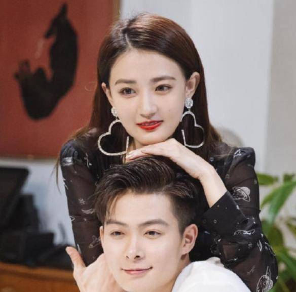 徐璐白色半身裙,上演背影杀!_乔任梁_张铭恩_感觉