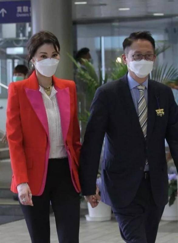 李嘉欣现身投奔60岁富豪老公!