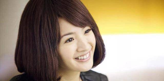 记者的问题让林依晨半分钟摸了4次鼻子,原因令人心酸_生活_网友_因为