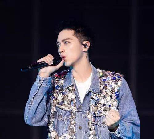 更有网友在线"许愿":我能嫁给王俊凯或王源的好朋友易烊千玺吗?