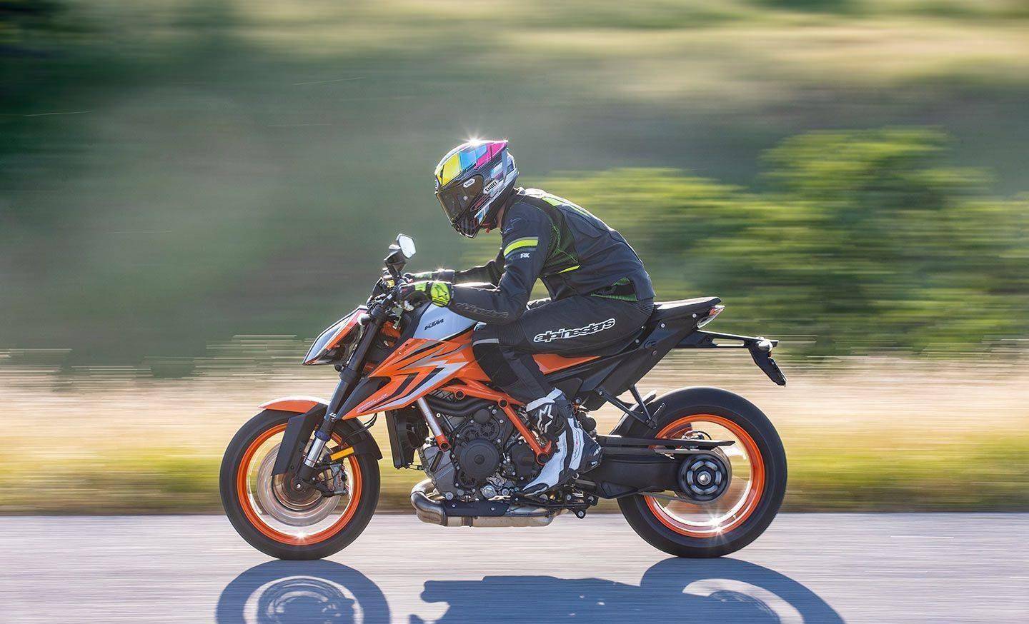 三款高性能运动型摩托车对比,哪一款更具优势?_发动机_系统_evo