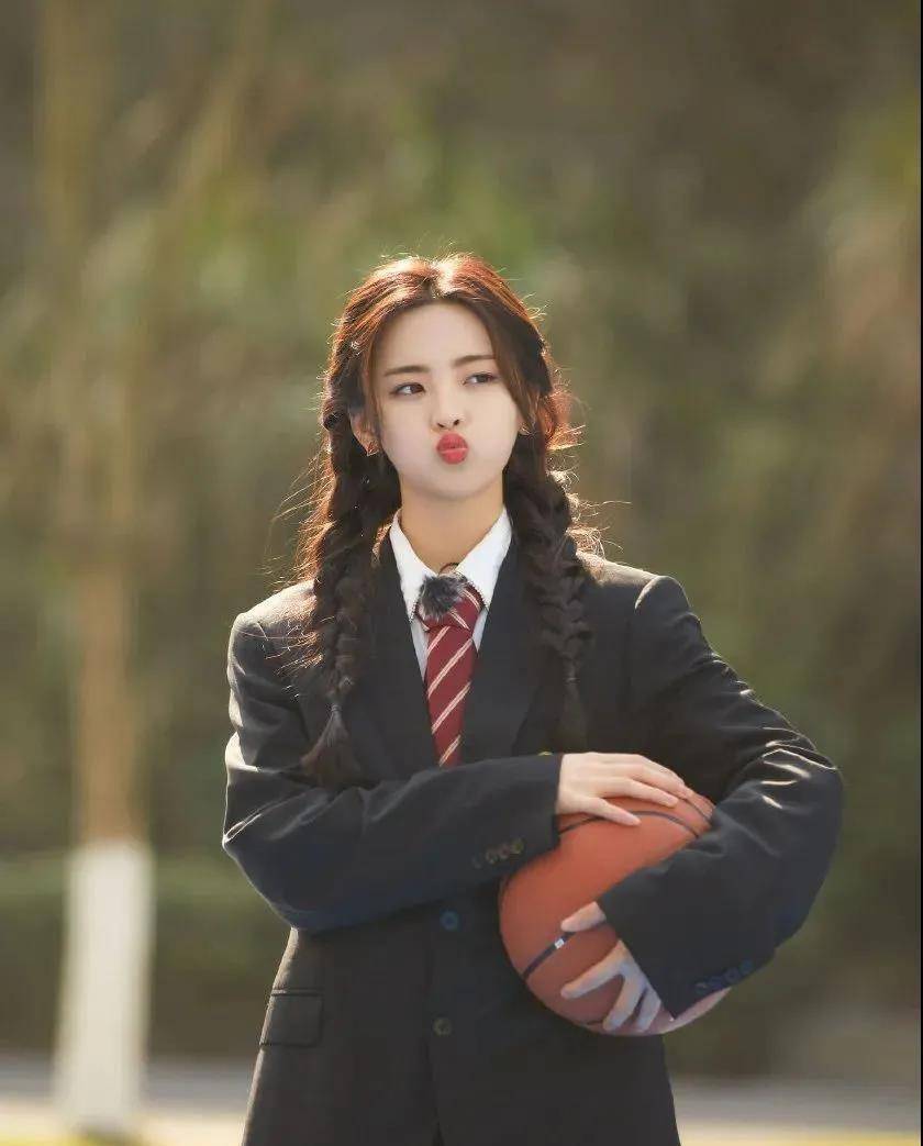 杨超越侯明昊恋爱节目甜度爆表!网友:言情小说成真了_校园_观众_互动