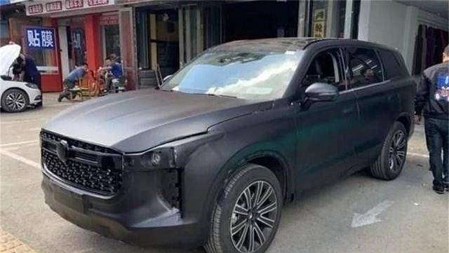 今天说的这款车就是华晨中华v9.