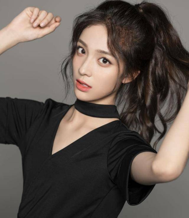 因《小欢喜》出道,是r1se夏之光女友,她还参演了黄景瑜新剧_钟丽丽_剧